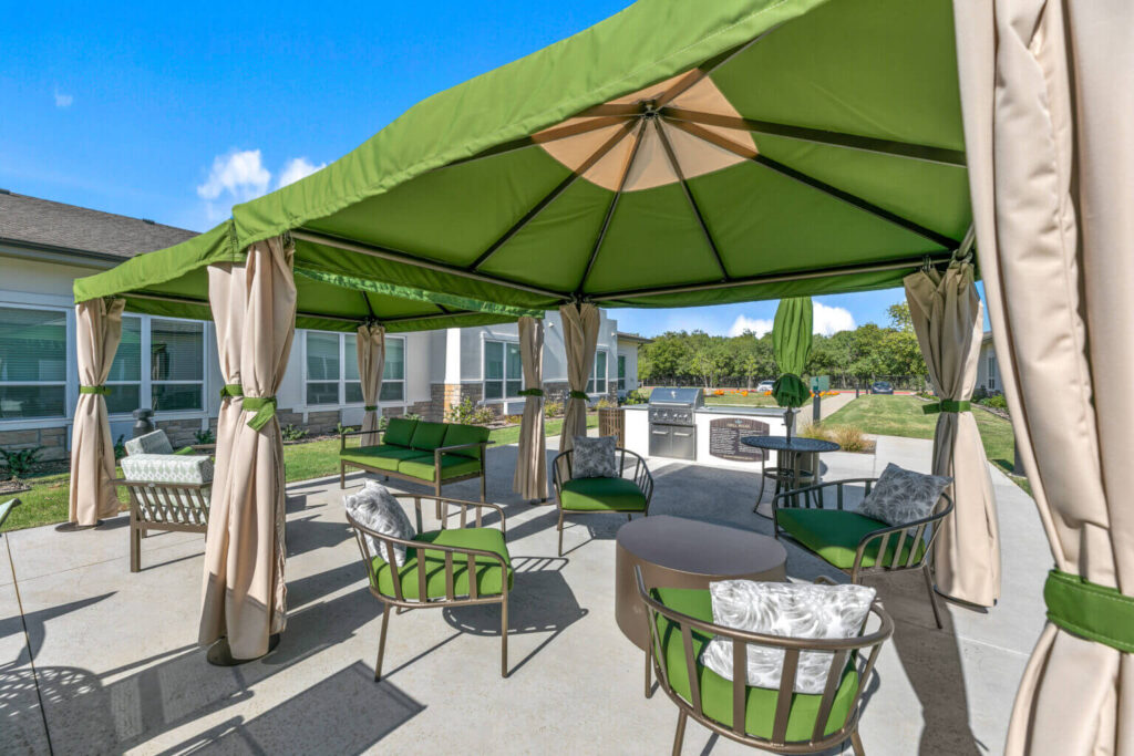 Outdoor Patio Area For Seniors in Independent Living Facility